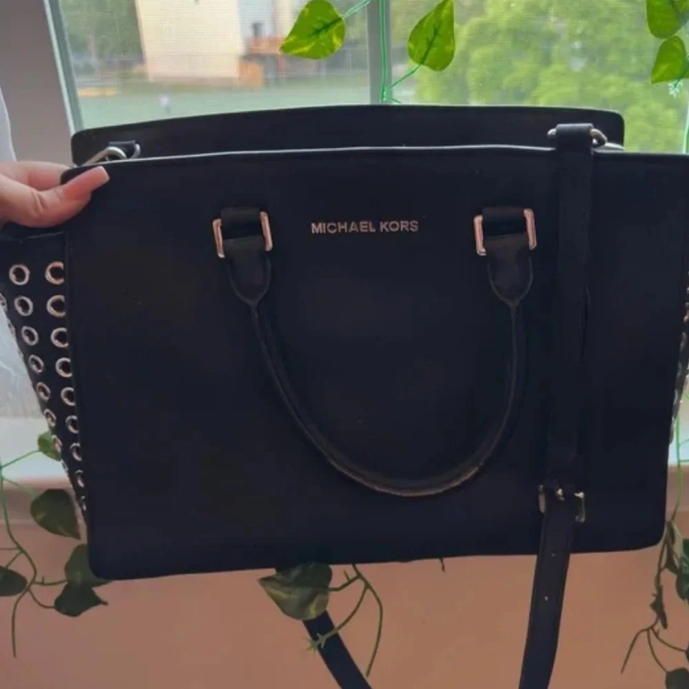 Modern Black MICHAEL Michael Kors Selma Grommet Medium shoulder, crossbody bag - Picture 12 of 16